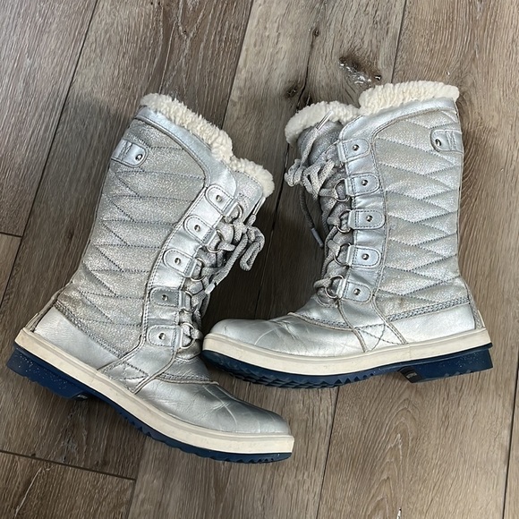 SOREL x Disney Frozen Torfino II Shearling Waterproof Boot Silver - Picture 7 of 11